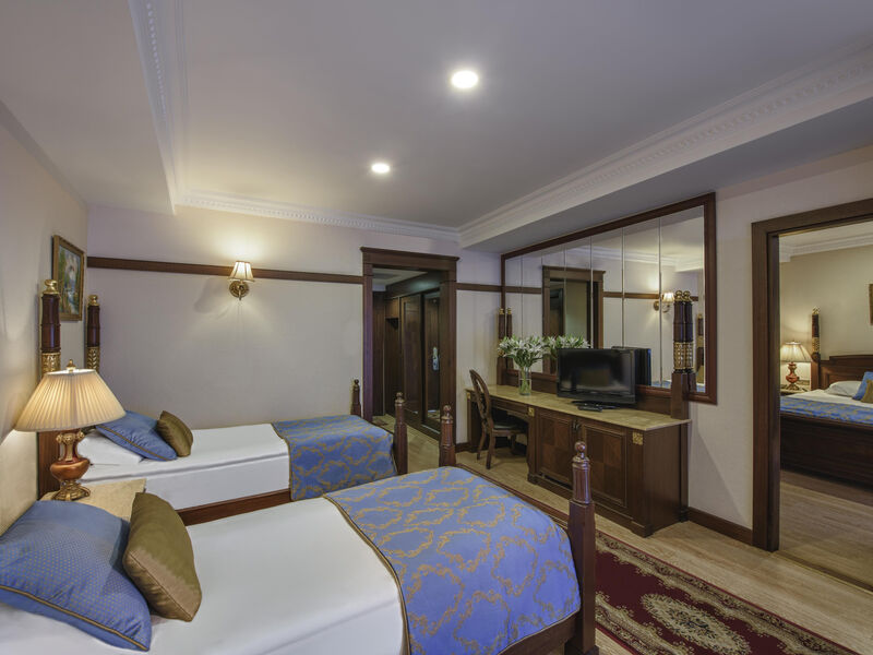 Delphin Palace