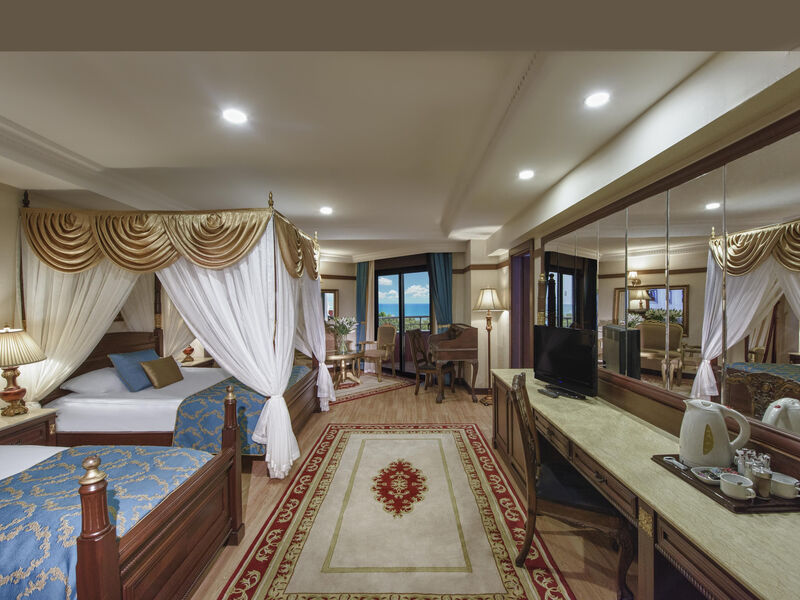Delphin Palace