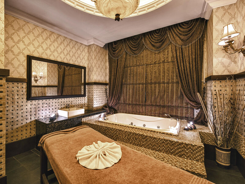 Delphin Palace