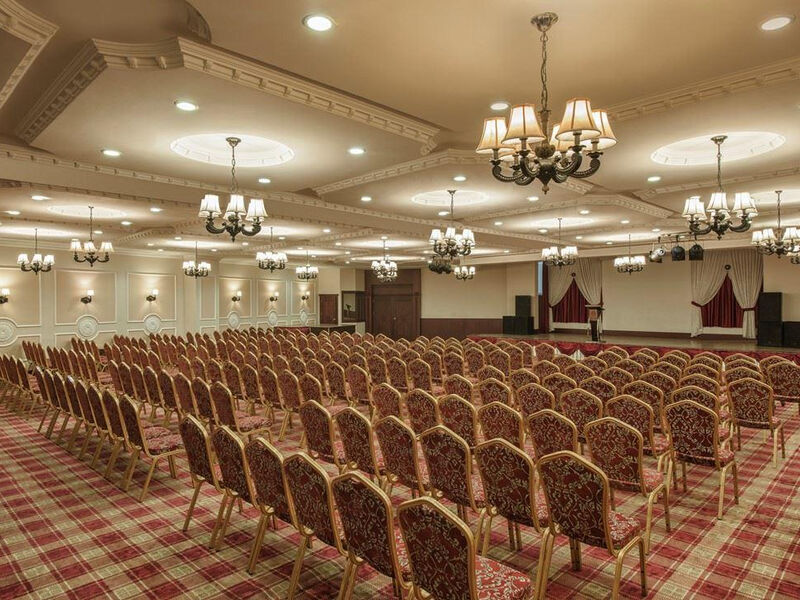 Delphin Palace