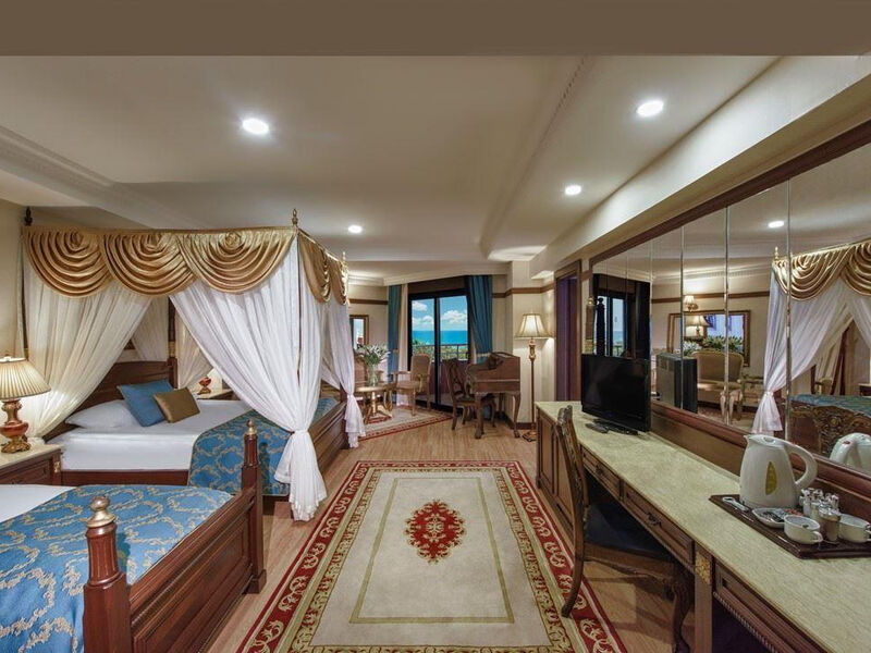 Delphin Palace