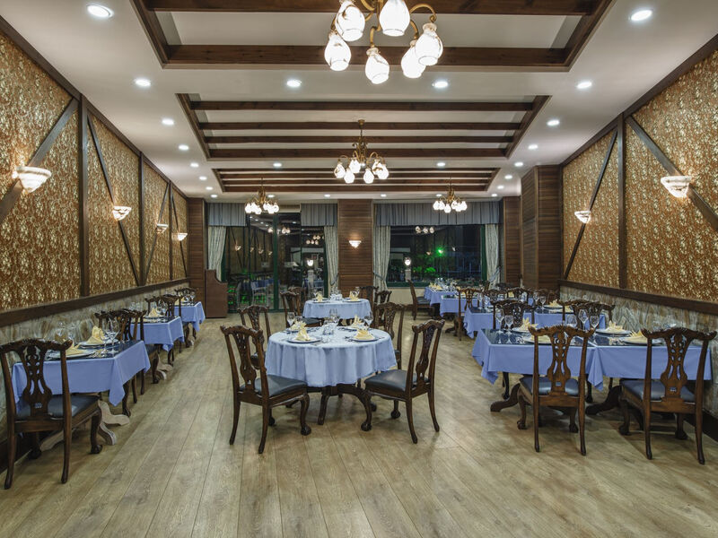 Delphin Palace