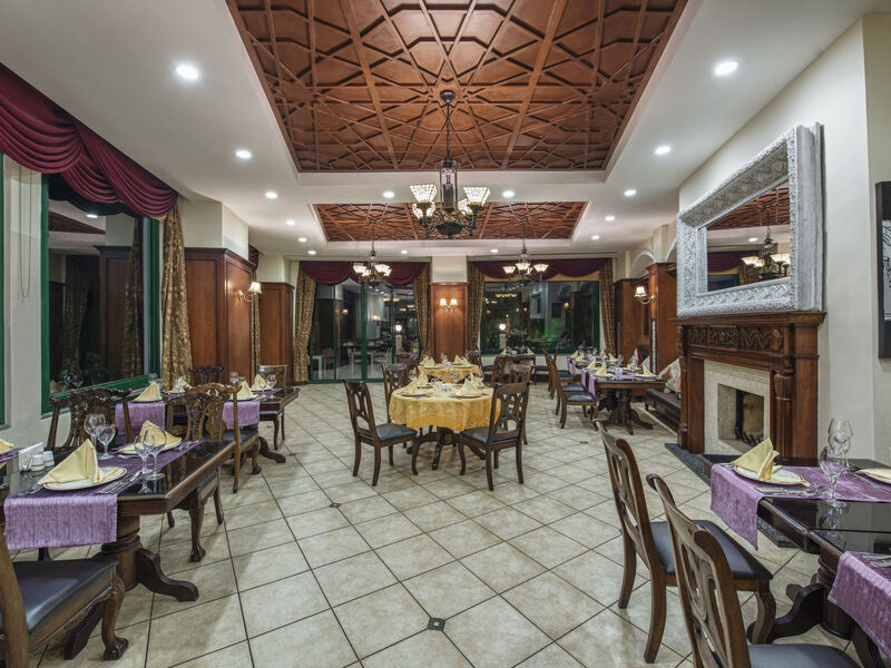 Delphin Palace