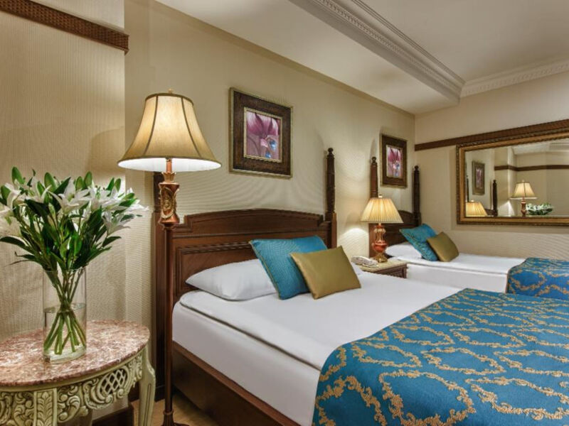 Delphin Palace