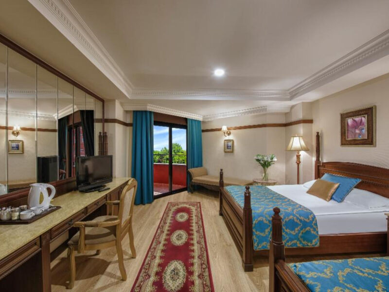 Delphin Palace
