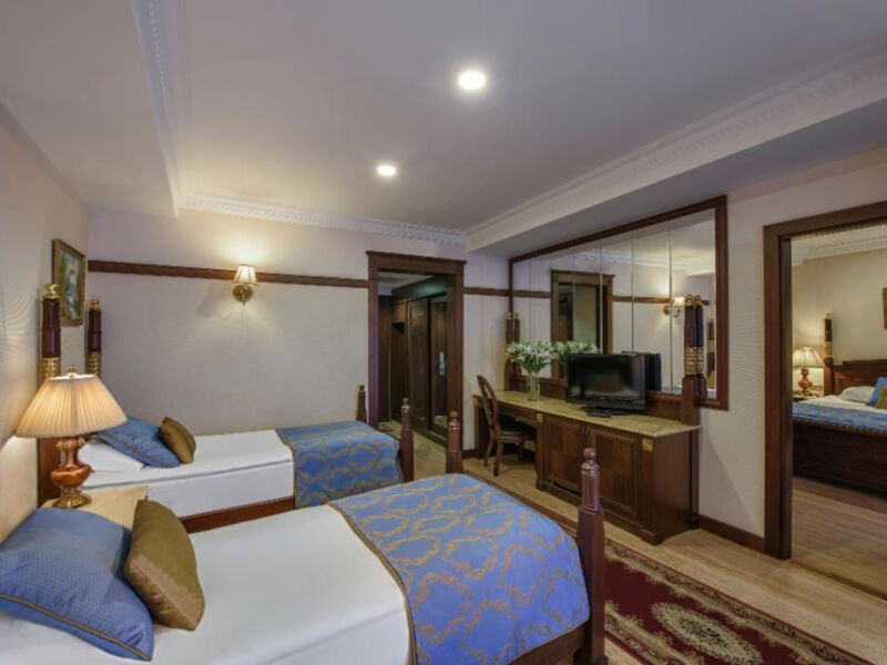 Delphin Palace