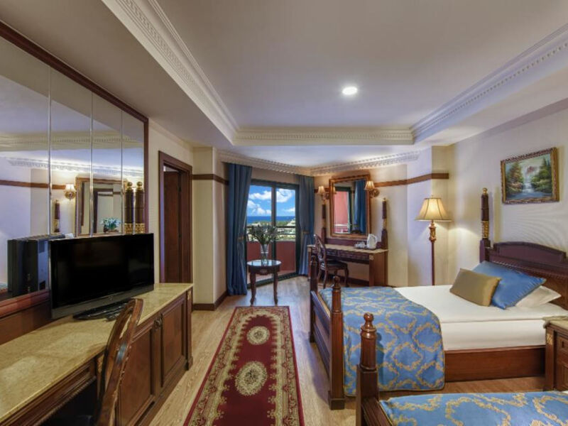 Delphin Palace