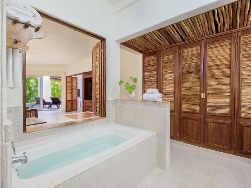 Desire Riviera Maya Pearl Resort