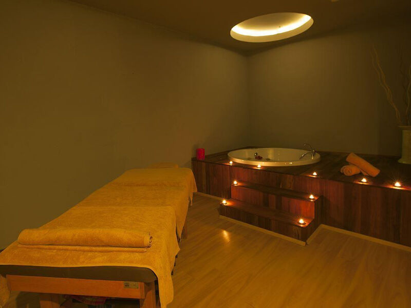 Diamond Beach Hotel & Spa