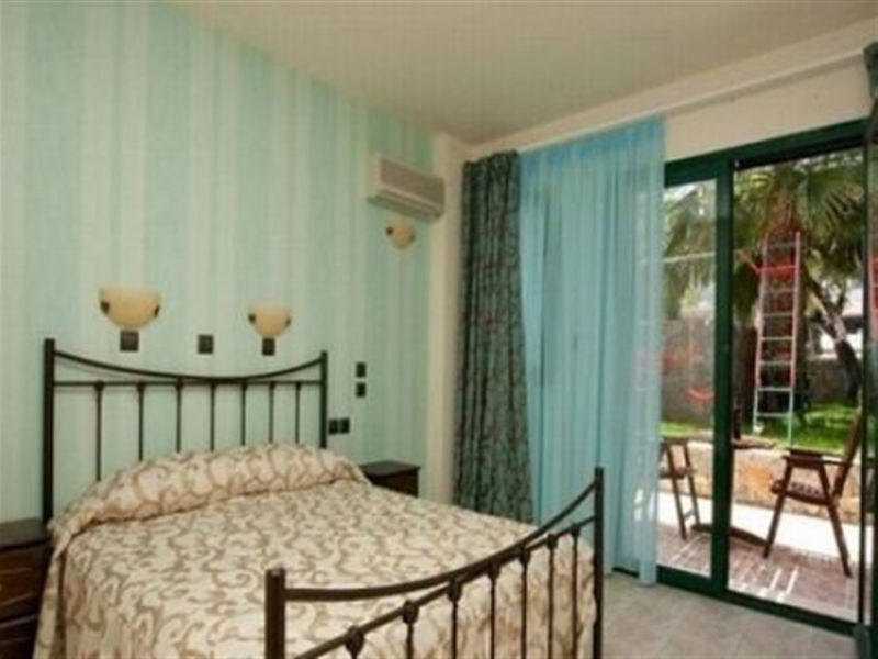 Dias Luxury Studios & Apartments