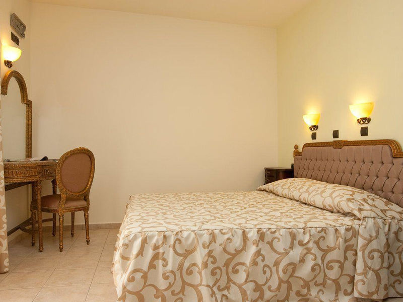 Dias Hotel & Apartments
