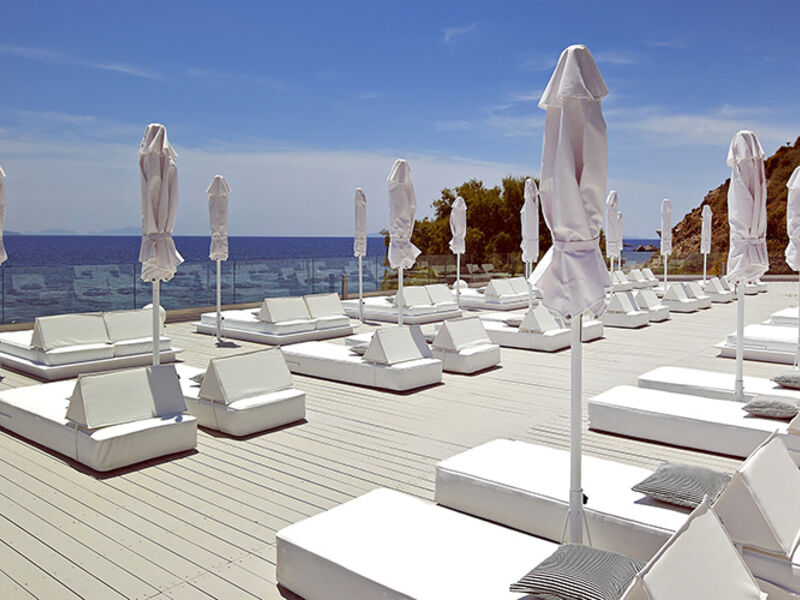 Dimitra Beach Hotel & Suites