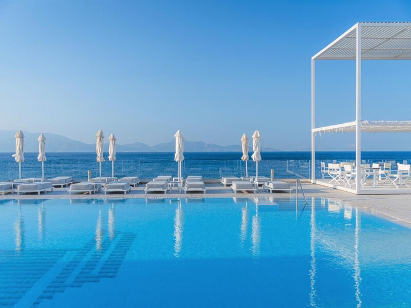 Dimitra Beach Hotel & Suites