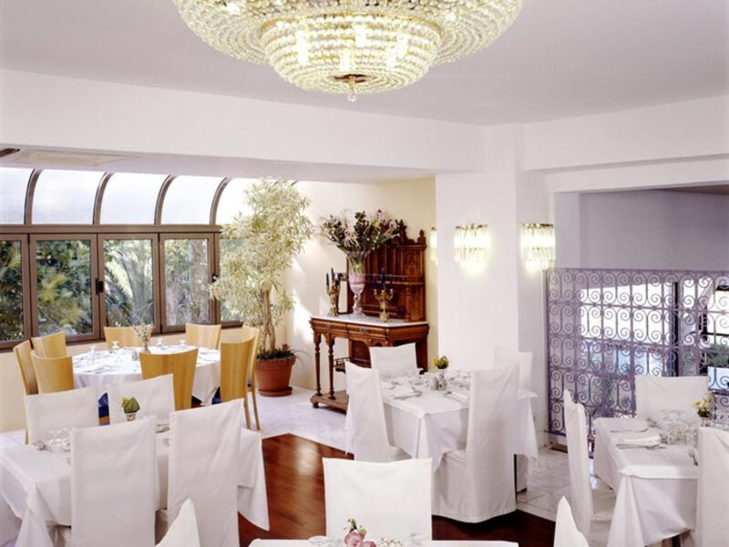 Dionysos Hotel
