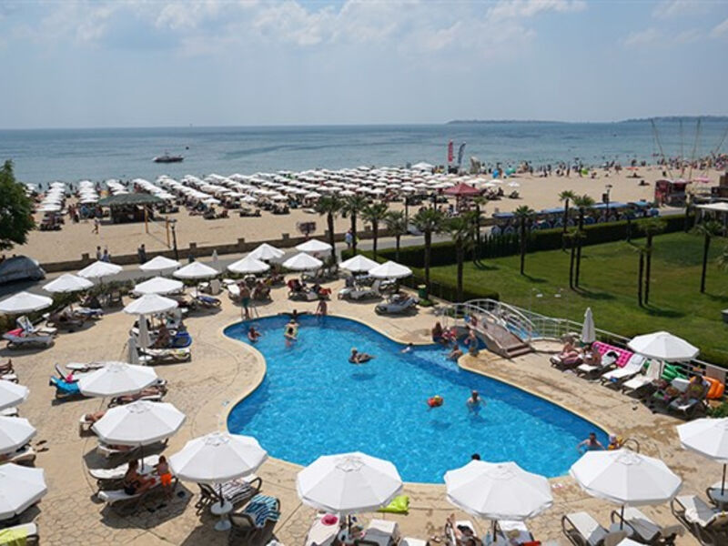 Dit Evrika Beach Club