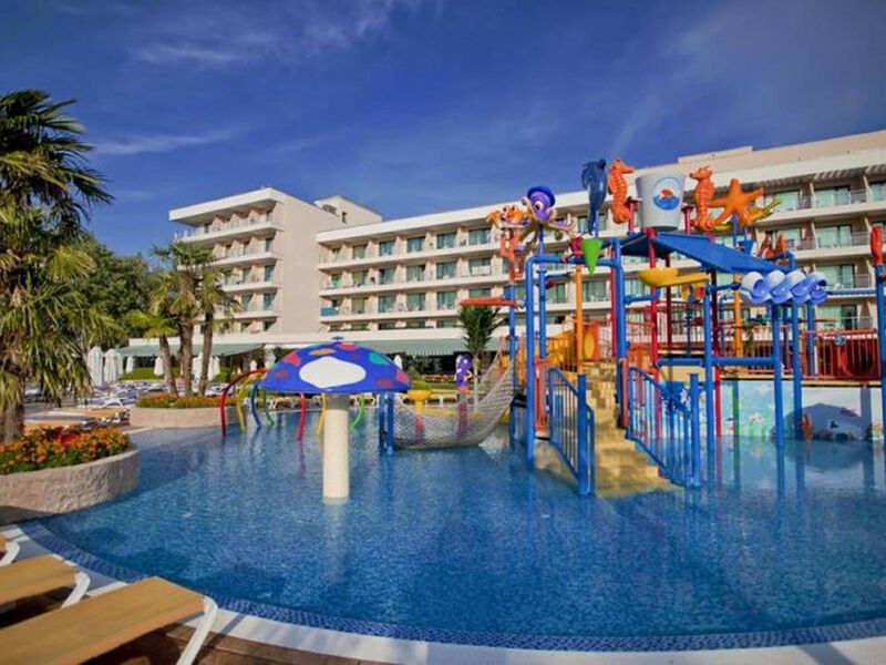 Dit Evrika Beach Club