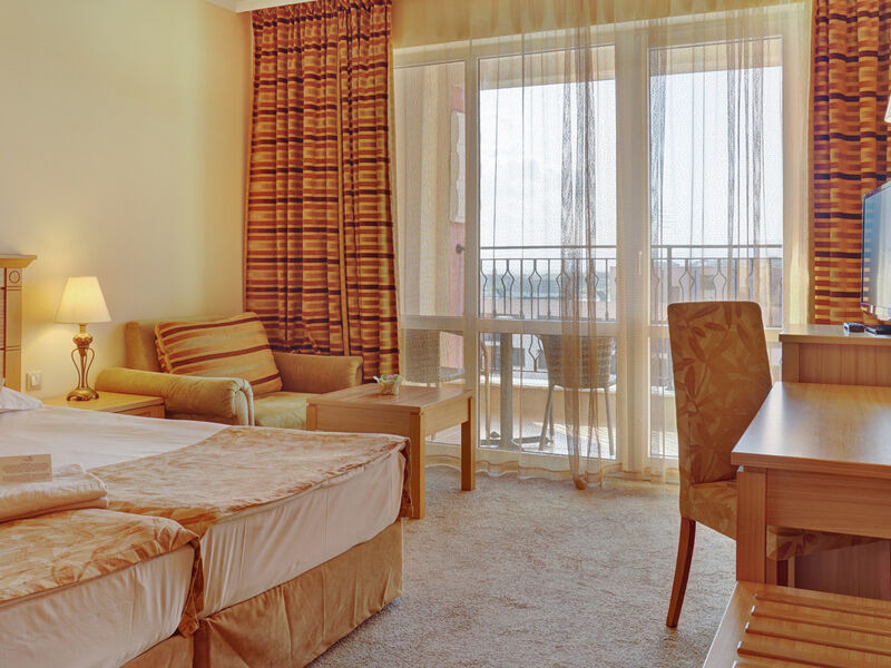 Dit Majestic Beach Resort