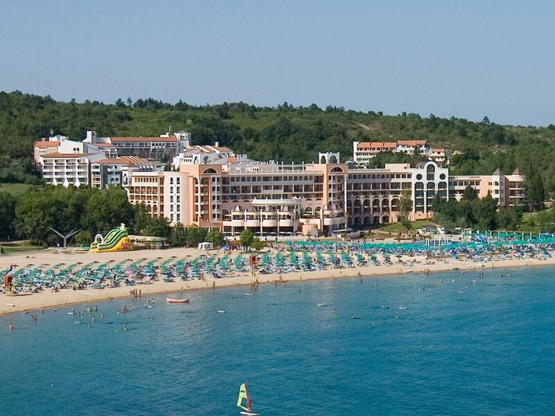 Djuni Royal Resort – Marina Beach