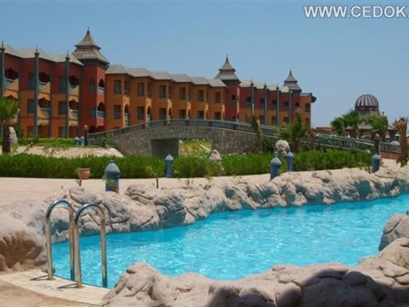 Dreams Beach Resort