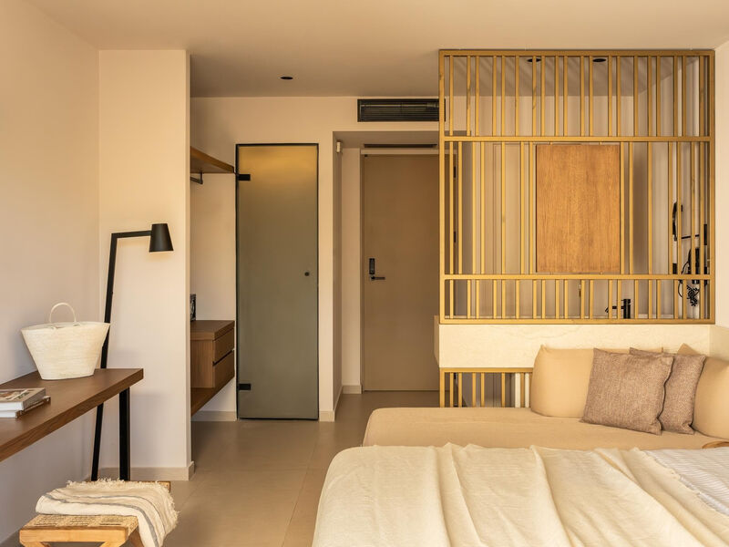 Ekati Mare Boutique Resort
