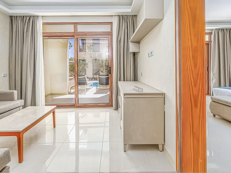 El Kasr Sahl Hasheesh