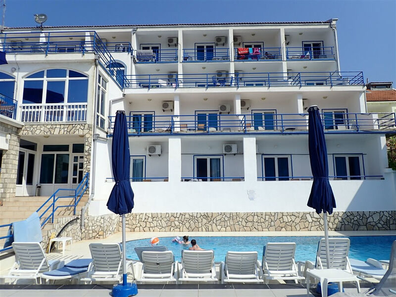 El Mar Club