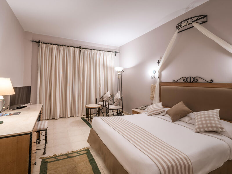 Sunny Days El Palacio