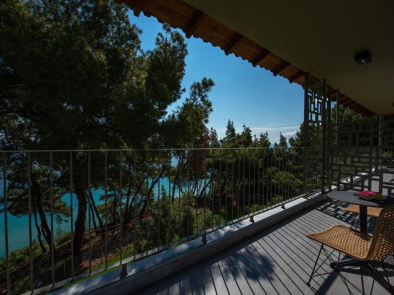 Elies 33 Bio Retreat