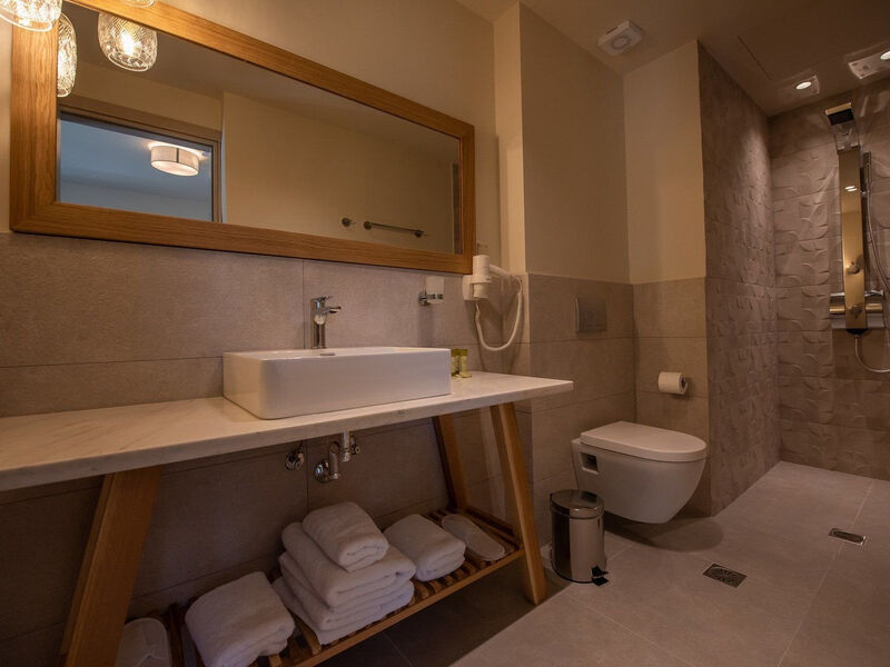 Elies 33 Bio Retreat