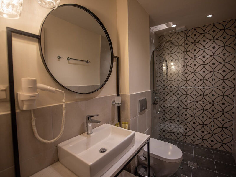 Elies 33 Bio Retreat