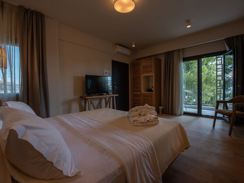 Elies 33 Bio Retreat