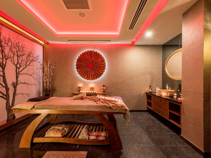 Elite Luxury Suite And Spa