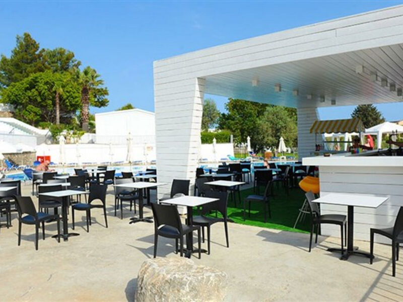 Ellia Hotel
