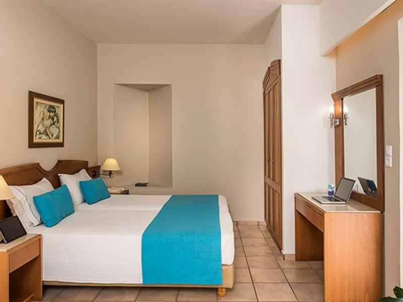 Elotis Suites