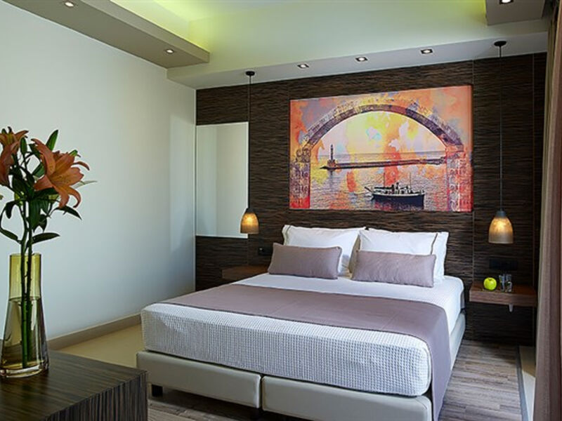Elotis Suites
