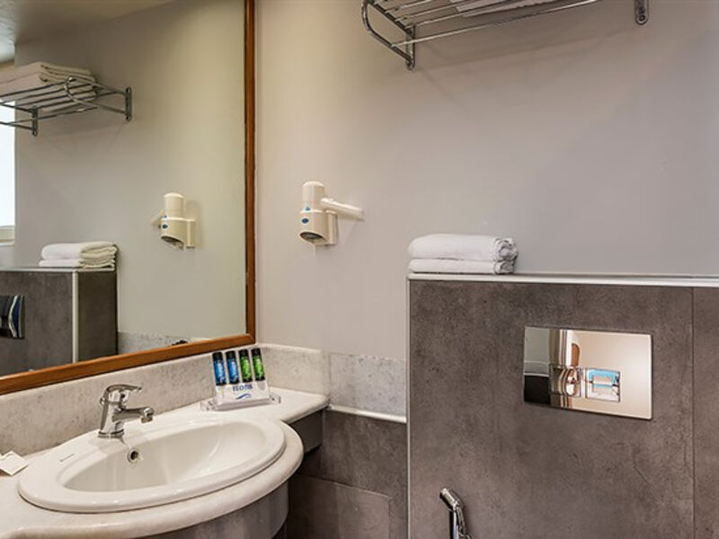 Elotis Suites