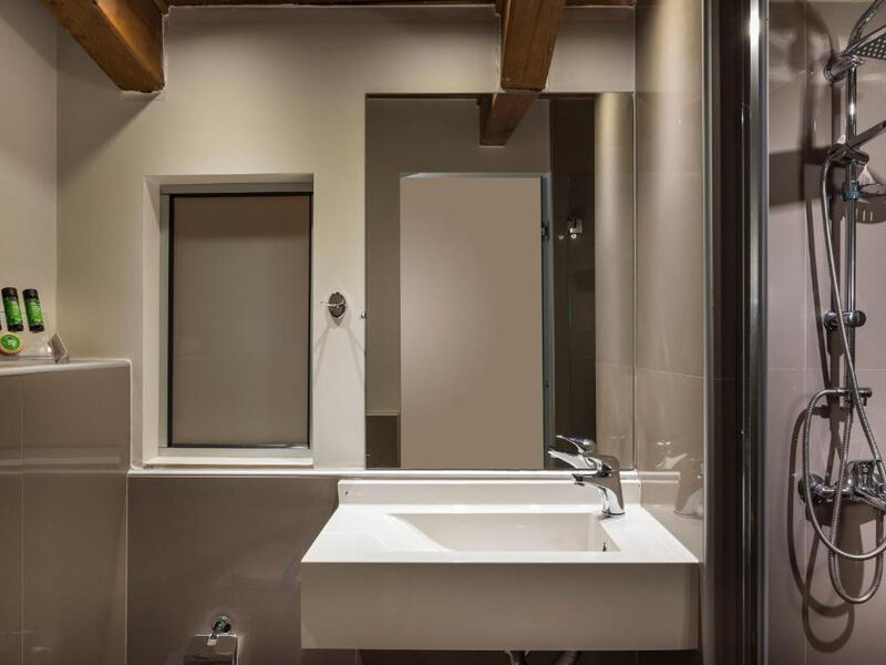 Elotis Suites