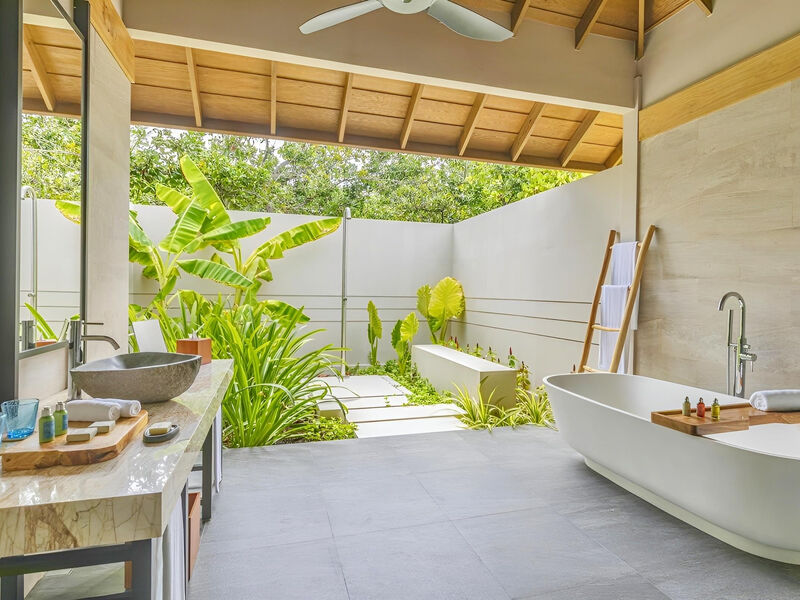 Emerald Faarufushi Resort & Spa