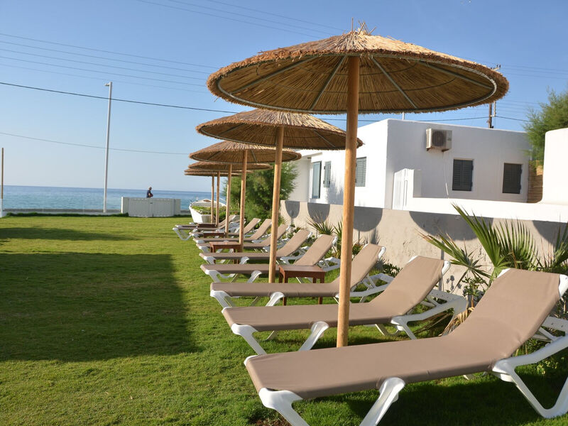 Enorme Maya Beach Resort