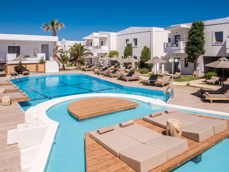 Enorme Maya Beach Resort