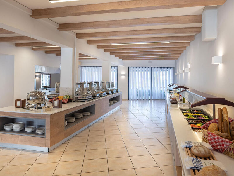 Enorme Maya Beach Resort