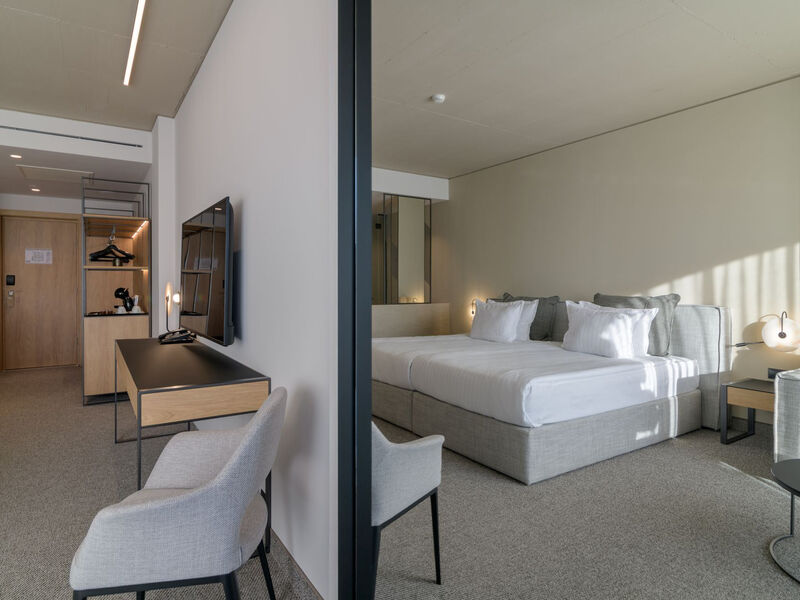 Esana Aquahouse