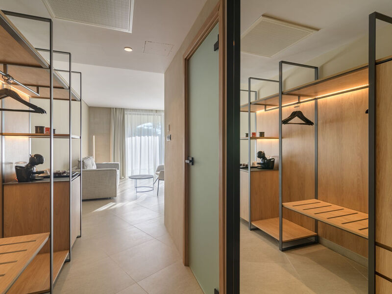 Esana Aquahouse