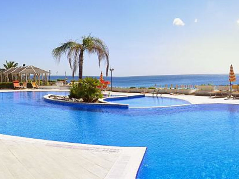 Estella Club