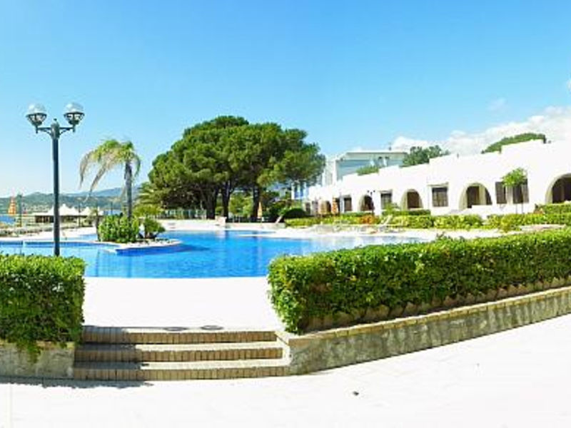 Estella Club