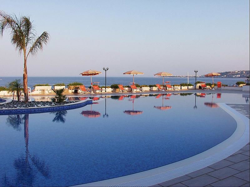 Estella Club