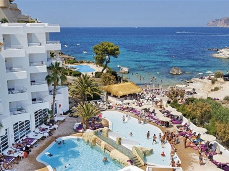 Fergus Style Cala Blanca Suites