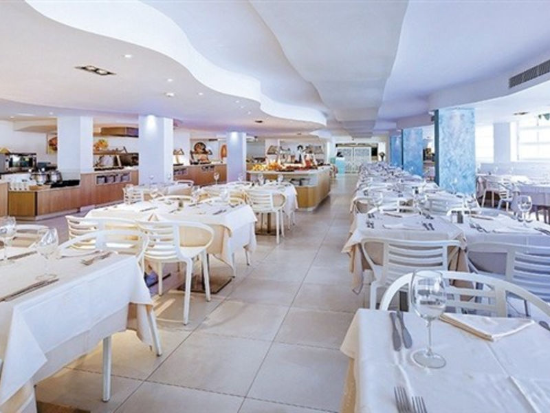 Fergus Style Cala Blanca Suites