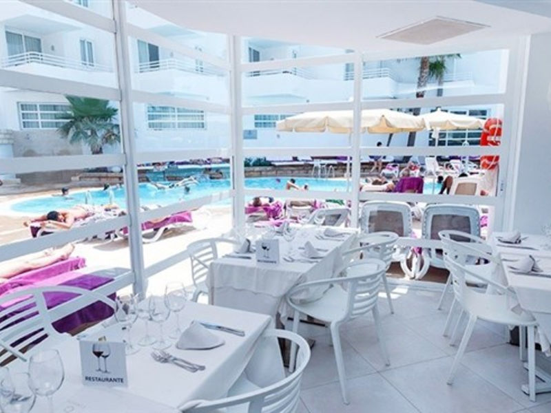 Fergus Style Cala Blanca Suites