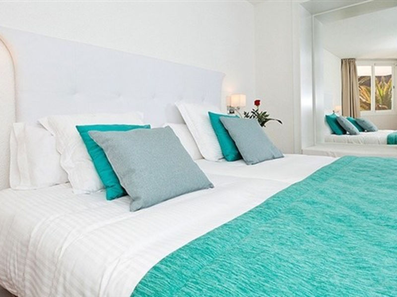 Fergus Style Cala Blanca Suites